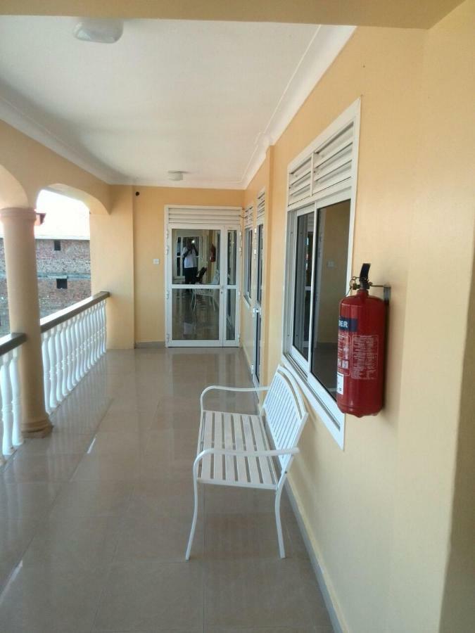 Karibu Bb Suites Entebbe Exterior foto