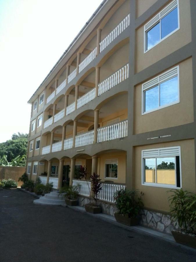 Karibu Bb Suites Entebbe Exterior foto